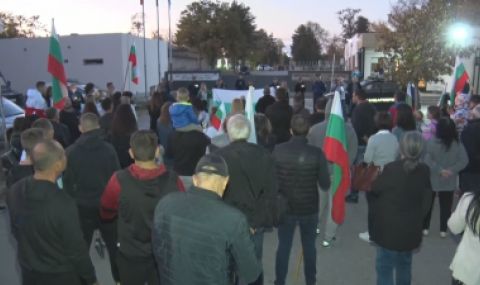 В Харманли протестираха срещу бежанския център - 1