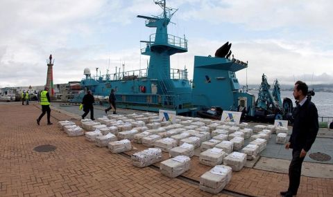 Британските ВМС конфискуваха кокаин на стойност 28 млн. долара във водите на Карибите - 1