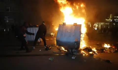 Извозиха до болнични заведения пострадали при погрома в центъра на София - 1