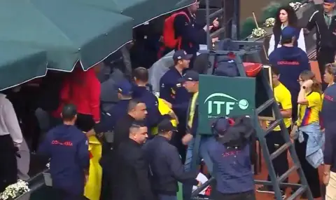 Сериозен международен скандал на Купа Дейвис! Полиция спасява тенисисти от гневни фенове (ВИДЕО) - 1