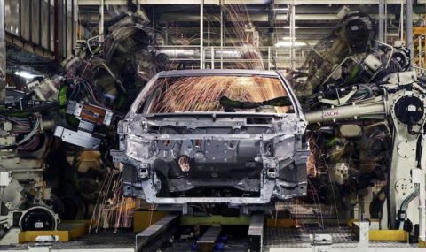 Toyota спира работата в шест завода след експлозия - 1