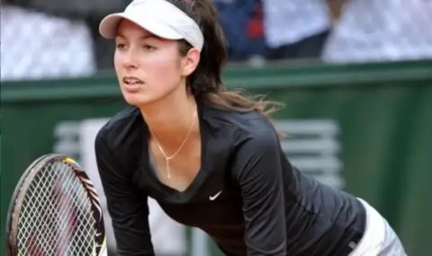 Френска тенисистка уголеми гърдите си и подписа договор с платформа за възрастни - 1