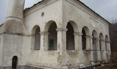 Набират средства за реставрация на стара джамия - 1