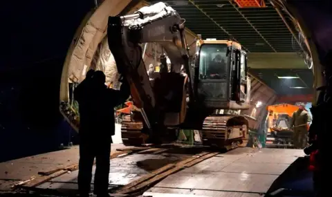 Москва достави специализирана техника за борба с невижданите снегове в Камчатка - 1