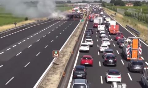 Български камион катастрофира в Италия (ВИДЕО) - 1