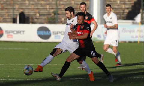 Локо (Пловдив) разби поляци, вкара от 50 метра - 1