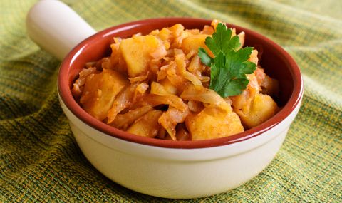 Рецепта на деня: Яхния със зеле и картофи - 1