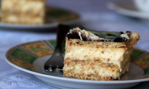 Рецепта на деня: Лека еклерова торта - 1