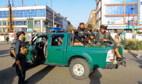 Бомбен атентат в Кабул уби талибански духовник - 1