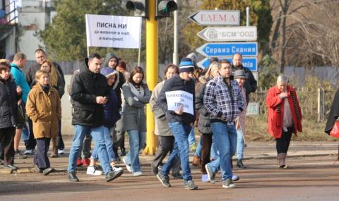 XXI век ли? Жители на село Герман протестират за канализация - 1