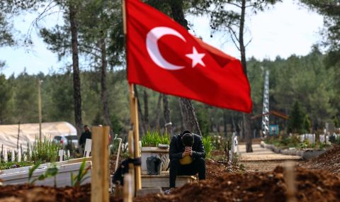 Десетки деца в Турция станаха фантоми след опустошителните земетресения - 1