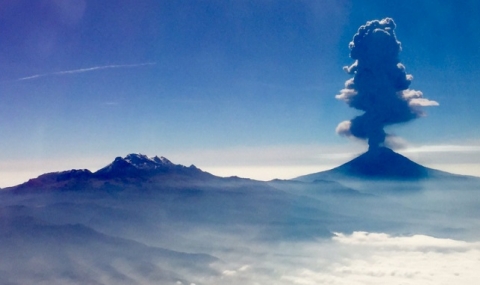 Вулкан в Мексико изригна 324 пъти в рамките на 24 часа - 1