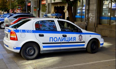 Мъже изпочупиха офис на ЛГБТИ организация в София - 1