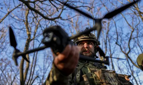 Пентагонът: Дронове са забелязани край военни бази във Великобритания - 1