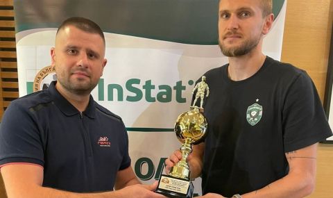 Игор Пластун получи наградата си за най-добър футболист в efbet Лига през миналия сезон - 1