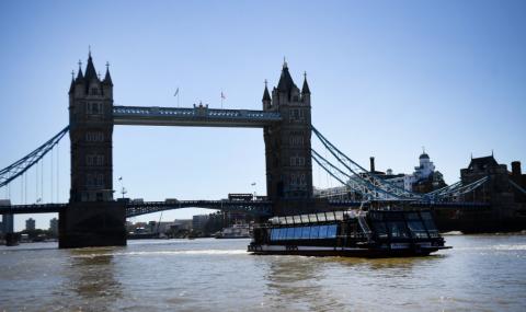"Тауър бридж" блокира и предизвика транспортен хаос - 1