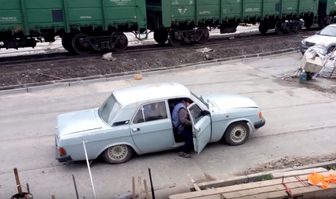 Колко руски работници има в колата? (Видео) - 1