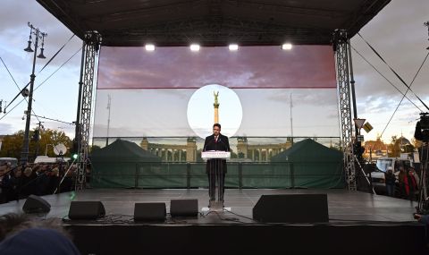 Опозицията обеща нова конституция в Унгария - 1