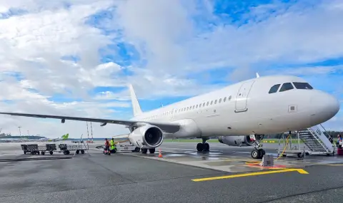 Жена роди на 10 000 метра височина минути преди кацане - 1