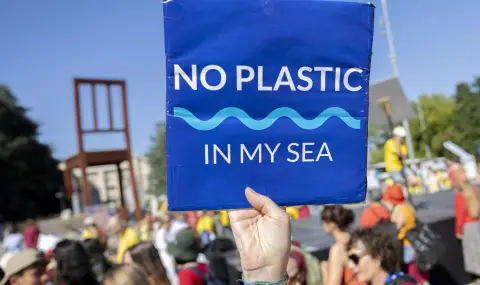 Над 160 държави се събират в Женева в опит да ограничат замърсяването с пластмаса - 1