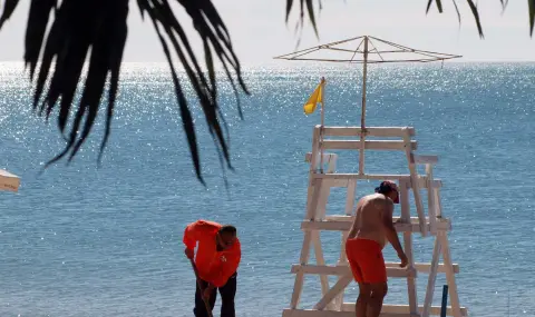 До 2500 лева стигат заплатите на спасители на плажа във Варна - 1