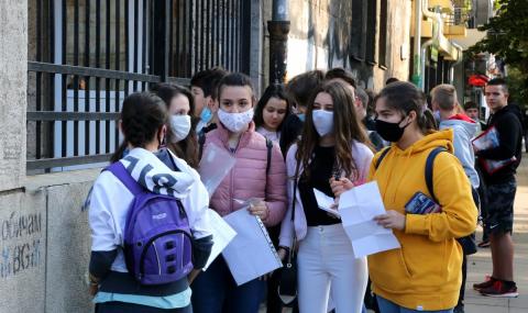 Седмокласниците сядат на външно оценяване по математика - 1