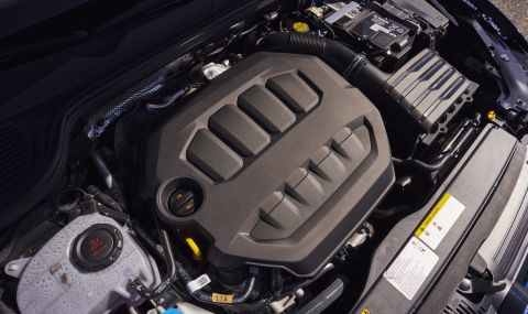 Volkswagen изпраща най-наточените „голфове“ в сервиза заради проблем с кората на двигателя - 1