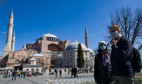 47 български туристи от Мароко кацнаха с извънреден полет в Истанбул - 1