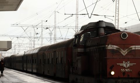 Машинисти на влак набиха началник-гарата в Тулово, защото им направил забележка - 1