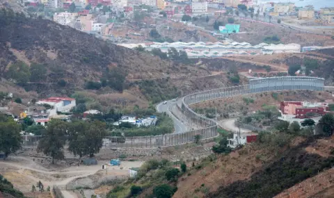 No pasaran: Испания върна в Мароко близо 100 души, опитали да преминат нелегално в страната - 1