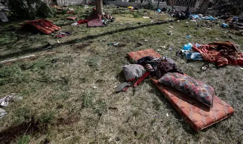 Въздушна атака! Най-малко двама палестинци бяха убити при израелски удар по палатков лагер в двора на болница в Газа - 1