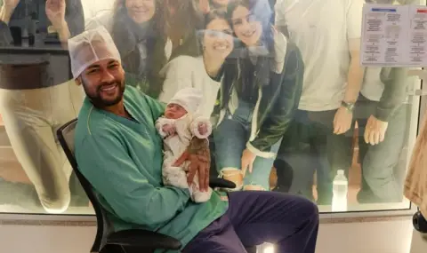 Неймар пак лети от щастие - стана баща на още една дъщеричка - 1