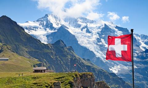 Стотици туристи бяха блокирани в Швейцария - 1