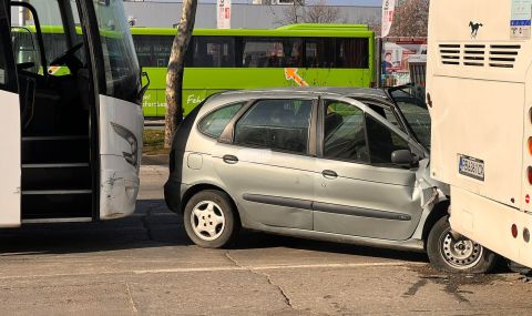 15-годишно момиче пострада при катастрофа между два автобуса и кола - 1