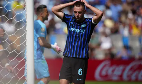 Интер оставя решението за бъдещето на двама от ветераните за последния момент - 1