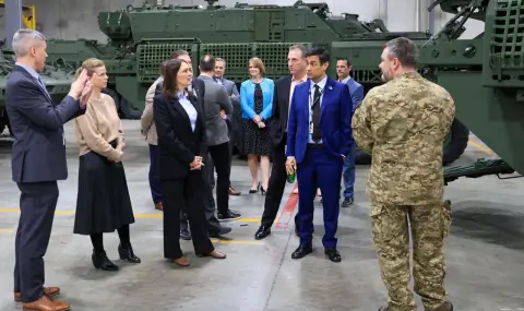 Показаха завод за танкове на украинската посланичка в Канада  - 1