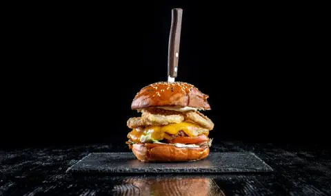 Рекордите на Гинес показаха "най-скъпия хамбургер в света", който възмути мрежата (ВИДЕО) - 1