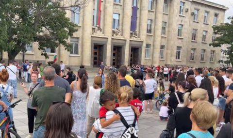 Стотици русенци излязоха на протест "400 шева - Свобода или Смърт" - 1
