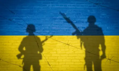 Заловиха украинец, преоблечен като жена, опитал се да избяга от мобилизация - 1