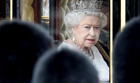 Най-скъпата тиара на Кралицата струва 8 млн. долара (СНИМКИ) - 1
