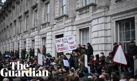 Британските фермери обмислят масови протести заради рязкото покачване на цените на горивата - 1
