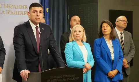 От "Да, България" поискаха оставката на Зафиров заради визитата му в Китай. "Той гледа на изток" - 1