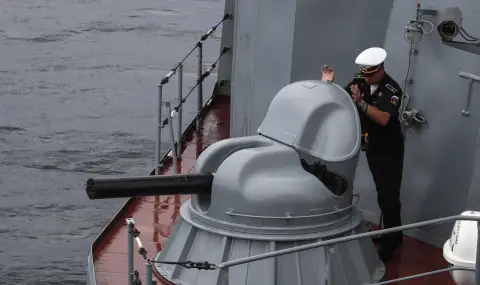 Украйна твърди за удари по руски военни кораби в Севастопол