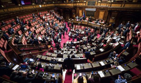 Политическа криза в Италия: Драги подаде оставка, Матарела не я прие - 1