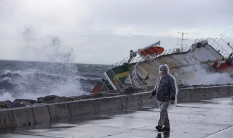 Flooding and chaos along the Bosphorus! Heavy rain inundates Istanbul  - 1