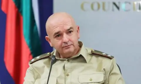 Ген. Мутафчийски: Медиците на ВМА са символ за съвременен героизъм - 1
