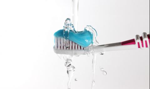 Защо не трябва да мокрим четката за зъби, преди да я пъхнем в устата си? - 1