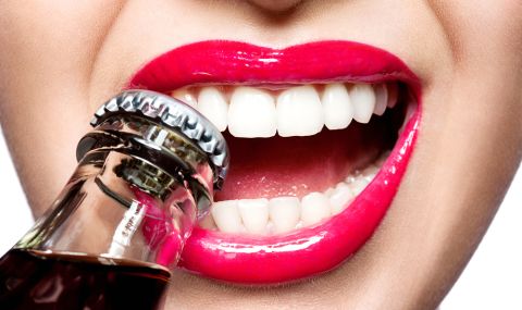 Тийнейджърка показа какво става със зъбите след 10 г. пиене само на газирани напитки (ВИДЕО) - 1