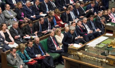 Сградата на британския парламент прокапа - 1