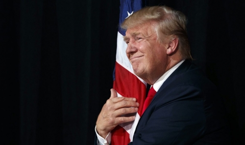 Тръмп ще отнема гражданството на всеки, дръзнал да изгори знамето на САЩ - 1